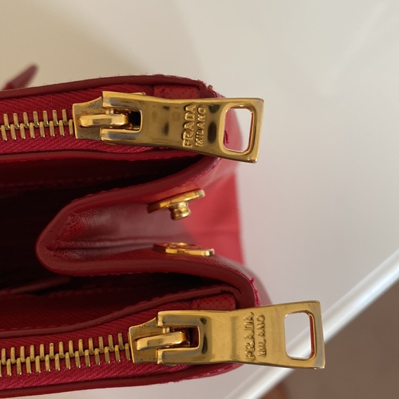 Authentic Prada Extra large Galleria Tote - Picture 12 of 16